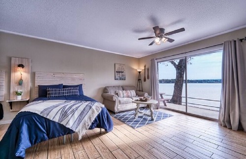 Hot Springs Hotel | #15 The Cove - Double Bed Room (pet-friendly)