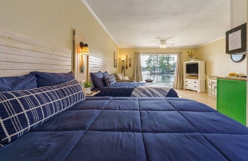 Hot Springs Hotel | #15 The Cove - Double Bed Room (pet-friendly)