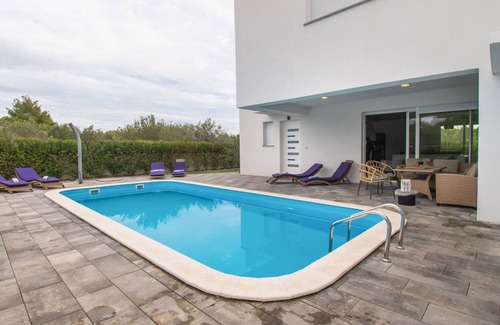 Srima Otro | 150 m² Alojamiento ∙ 4 habitaciones ∙ 8 huéspedes