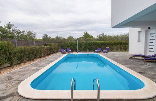 Srima Otro | 150 m² Alojamiento ∙ 4 habitaciones ∙ 8 huéspedes