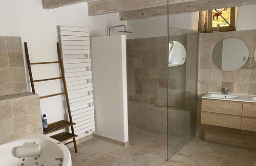 Saint-Siffret Apartamento | Suite of 150 m2 - Ground floor of a village house