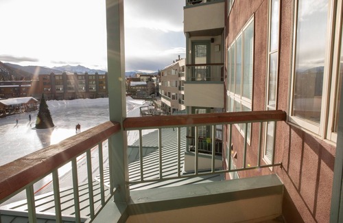 Lakeside Village Condominio | 1538 Lakeshore 1 Bedroom Condo by RedAwning
