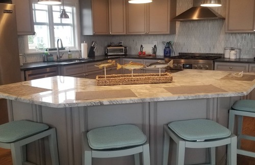 Avalon Casa | 159 26th Street - Spacious home in the heart of Avalon, two blocks to beach.