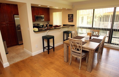 Hunt Club Villa | 159 villa Kerrie st.