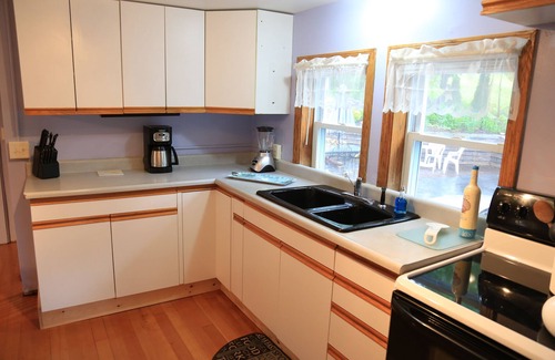Old Orchard Beach Cabaña | ¡Buena ubicación! Camina hasta la playa / muelle en 5 minutos-Cottage Sleeps 6; 12 w / espalda uni