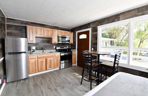 Lake Delton Hotel | # 16-17 Estudio completamente renovado con cocina