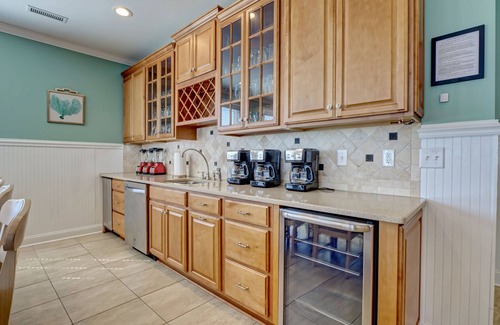 Sneads Ferry Casa | 16 baños BR / 18, capacidad para 60 FRENTE AL MAR con piscina / ascensor! 2068 New River Inlet Rd