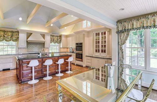 Owings Mills Casa | 16 Mi to Baltimore: Spacious Home in Owings Mills!