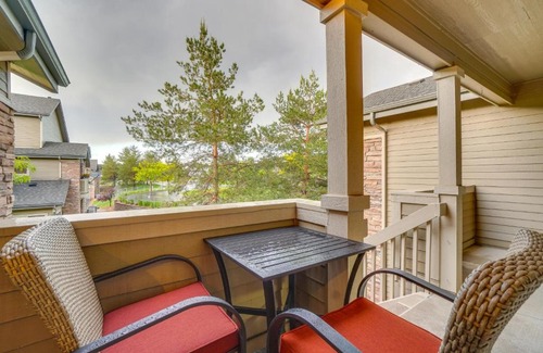 Aurora Casa | 16 Mi to DIA Townhome with Fireplace in Aurora