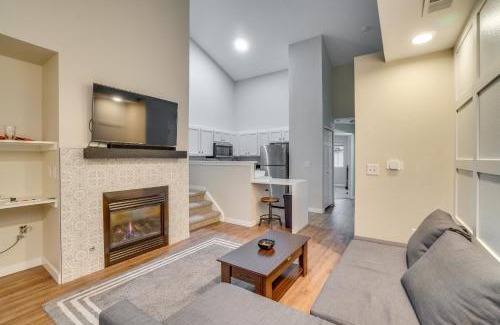Aurora Casa | 16 Mi to DIA Townhome with Fireplace in Aurora