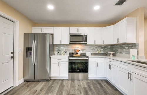 Bloomingdale Casa | 16 Mi to Downtown Tampa: Home w/ Hot Tub!