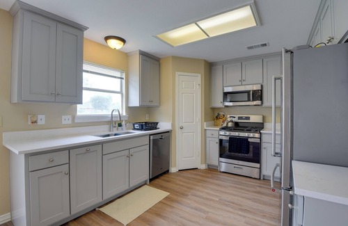 Cedar Hill Casa | 16 Mi to Dtwn Dallas: Spacious Home w/ Yard!