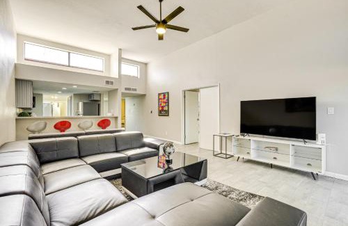 Paradise Valley Village Casa | 16 Mi to Dtwn Phoenix Home with Patio and Fireplace!