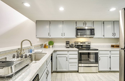 Paradise Valley Village Casa | 16 Mi to Dtwn Phoenix: Home w/ Patio & Fireplace!