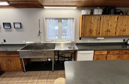 Sioux Narrows Nestor Falls Cabina | 16 Person Lakeside Lodge at The Citadel!