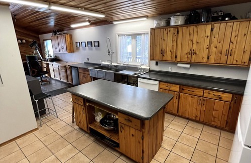Sioux Narrows Nestor Falls Cabina | 16 Person Lakeside Lodge at The Citadel!