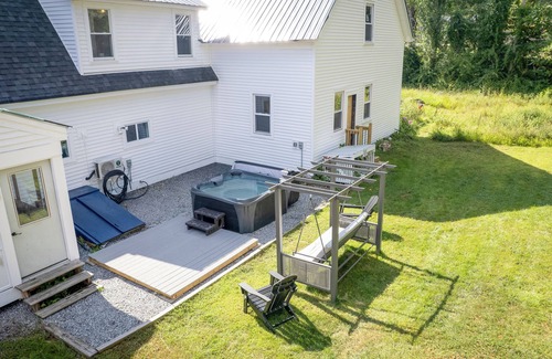 Antrim Casa | 16 ppl 2 hot tubs, game room, fire pit