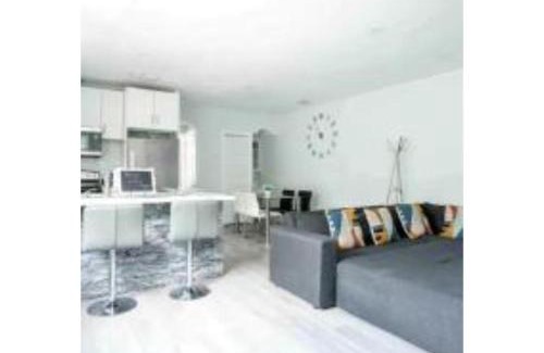 East Little Havana Apartamento | 16 PPL - 5 min to Brickell - Bars - Nightlife - King Bed - Hot Tub