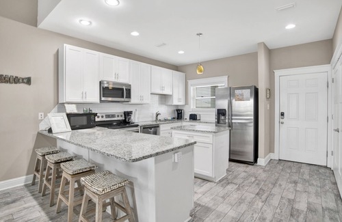 Morgantown Casa | 16 Sandals – Community Pools | Beach Boardwalk