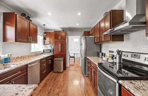 Wayzata Casa | 16+Wayzata home! Central, Comfortable, Peaceful.