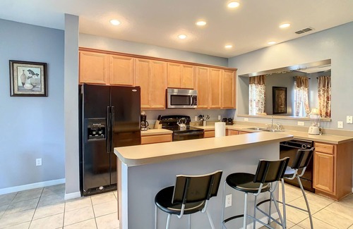Crestwynd Bay Casa | 1600 pies cuadrados 3BR / 3BA Townhome. 1.5 M a Disney y un minuto de Walmart