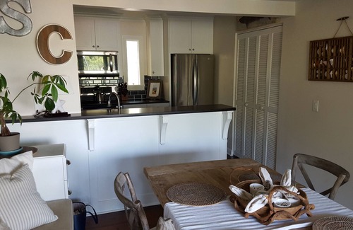 South Beach Villa | 1602 Port Villa - Villa actualizada en South Beach - Tenis / acceso al muelle / Vista de Cove