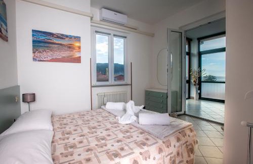 Riva Trigoso Casa | 162 - La Veranda Sull'Acqua, Fronte e Vista Mare Riva Trigoso, POSTO AUTO PRIVATO