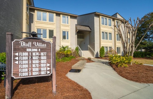 South Beach Casa | 1686 Bluff Villas Renovated Sleeps 8 Walk to Salty Dog Sea Pines