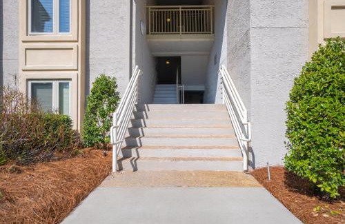 South Beach Casa | 1686 Bluff Villas Renovated Sleeps 8 Walk to Salty Dog Sea Pines