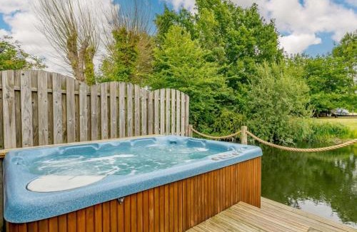 Diss Casa | 16th Century Cartlodge with private hot tub