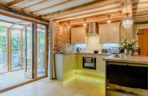 Diss Casa | 16th Century Cartlodge with private hot tub