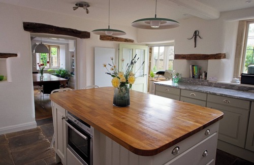 Hope Valley Casa | 16th Century Family Friendly Home in Peak District