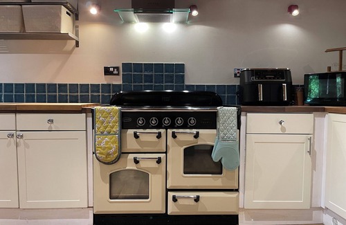 Hulland Ward Casa | 16th Century Water Mill, Sleeps 20, perfect for a family or friends get together