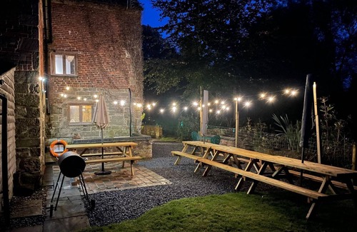 Hulland Ward Casa | 16th Century Water Mill, Sleeps 20, perfect for a family or friends get together