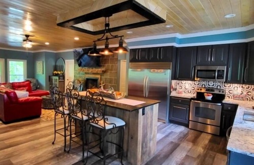Westlake Corner Casa | 17 ft Swim Spa, hot tub, pool table, kayaks, 3 kitchens, wifi