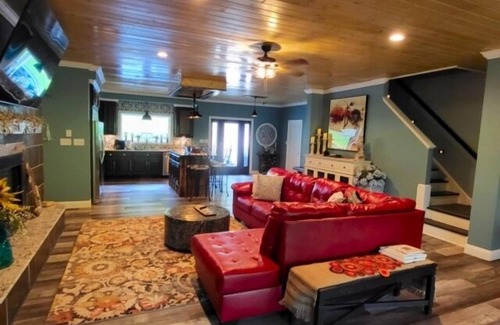 Westlake Corner Casa | 17 ft Swim Spa, hot tub, pool table, kayaks, 3 kitchens, wifi