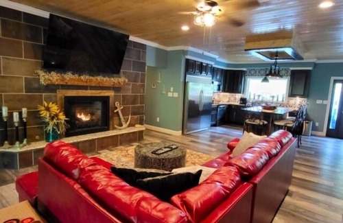Westlake Corner Casa | 17 ft Swim Spa, hot tub, pool table, kayaks, 3 kitchens, wifi