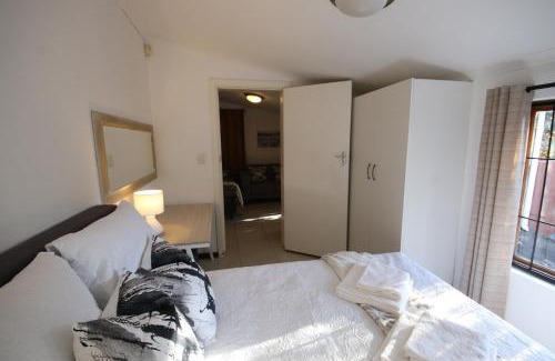 Beacon Bay Casa | 17 HAWKES HEAD SELF CATERING