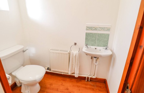 Frampton Casa | 17 KINGS COURT, pet friendly, character holiday cottage in Kirton