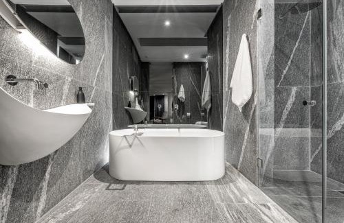 Westcliff Apartamento | 17 Marine, Designer SOLAR powered Apt