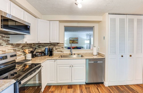 Bowie Casa | 17 Mi to DC: Cozy Townhome in Bowie!