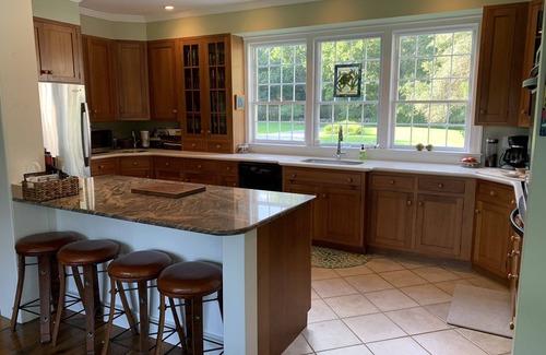 Stonington Otro | Amplia casa histórica de 1700 en 3 acres privados en el área de Mystic CT