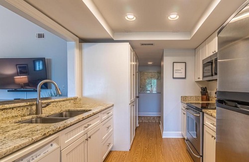 South Beach Casa | 1762 Bluff Villas Modern Updated Water Views Sleeps 8 Sea Pines
