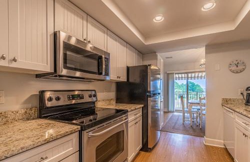 South Beach Casa | 1762 Bluff Villas Modern Updated Water Views Sleeps 8 Sea Pines