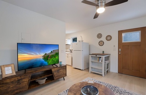 Laurel Park Cabaña | 1767-Near Beaches-Downtown-Full Kitchen-Cozy
