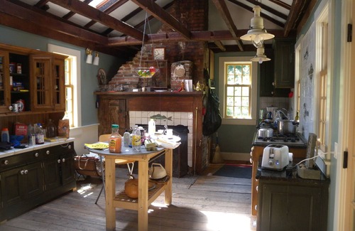 Guilford Otro | 1780 Historical House on the Shoreline Close to Beaches