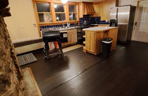 Gettysburg Casa | 1798 historic log cabin and 3 acres in Gettysburg you can rent privately.