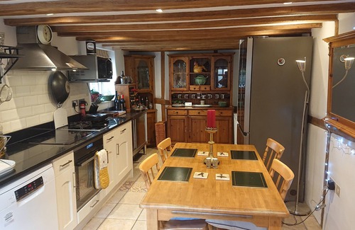 Medmenham Cabaña | 17th Century 2-Bed, Sleeps 4, Free Parking