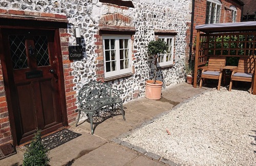 Medmenham Cabaña | 17th Century 2-Bed, Sleeps 4, Free Parking