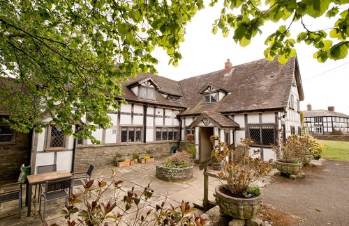 Eardisland Casa | Grado II en la casa señorial del siglo XVII en el pueblo de Herefordshire